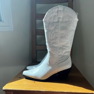 “THERAPY” white cowboy boots from princess Polly. NEVER WORN/brand new